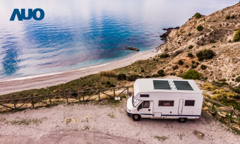 「可撓輕量化太陽光電板SunCurva」使用輕量特殊耐候型複合板取代傳統太陽能板的玻璃前板，不僅降低70%重量，每米平方僅3Kg；具有抗衝擊性能及通過電磁相容性測試，可應用於交通運輸工具，如露營車、遊艇等